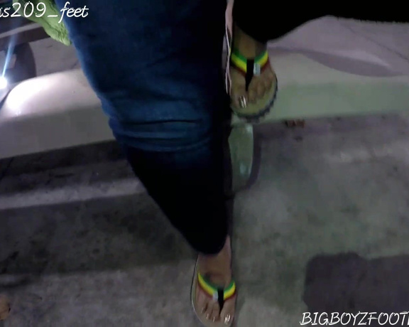 Voluptuous209feet aka voluptuous_209_feet OnlyFans - 12-15-2019 - Gold toes