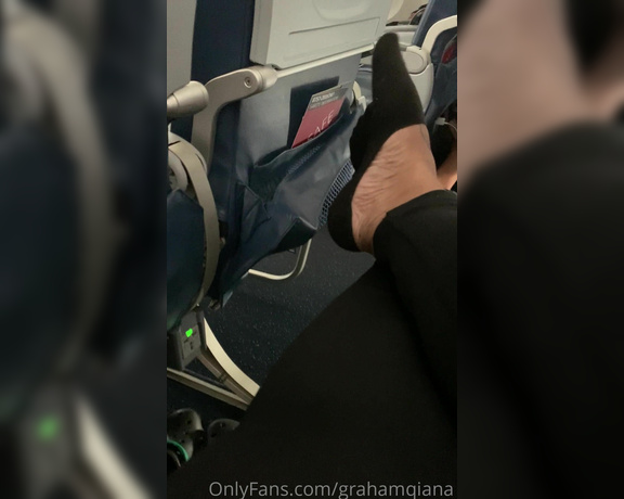 Voluptuous209feet aka voluptuous_209_feet OnlyFans - 05-17-2020 - Landed safely