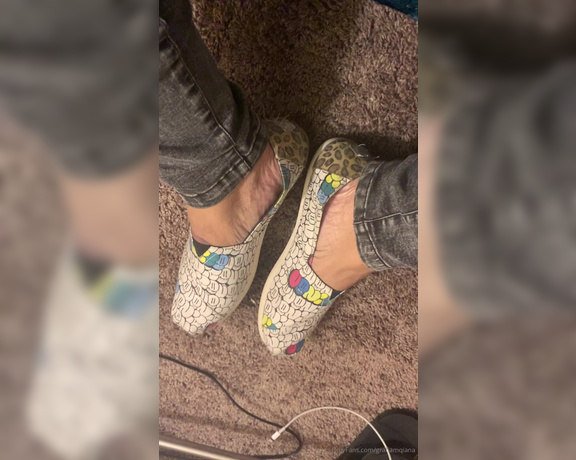 Voluptuous209feet aka voluptuous_209_feet OnlyFans - 04-19-2020 - Shoe removal from today omg I hate closed toed shoes