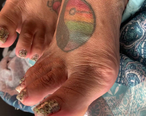 Voluptuous209feet aka voluptuous_209_feet OnlyFans - 01-30-2020 - Soo I broke my rt toe nail and it’s shorter I don’t do fake nails so