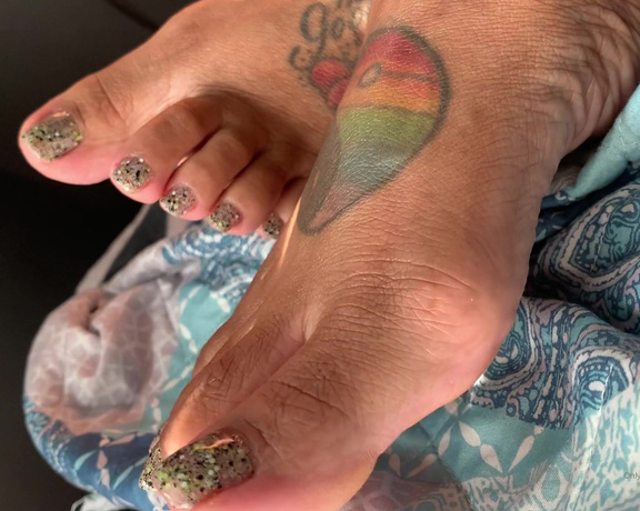 Voluptuous209feet aka voluptuous_209_feet OnlyFans - 01-30-2020 - Soo I broke my rt toe nail and it’s shorter I don’t do fake nails so