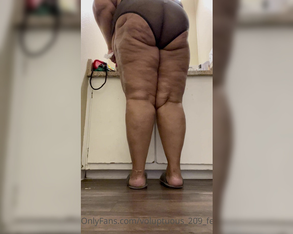 Voluptuous209feet aka voluptuous_209_feet OnlyFans - 07-01-2021 - How about a little voyeurism s…