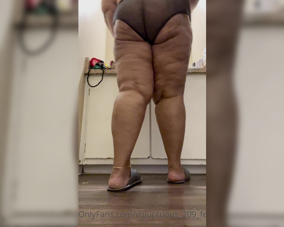 Voluptuous209feet aka voluptuous_209_feet OnlyFans - 07-01-2021 - How about a little voyeurism s…