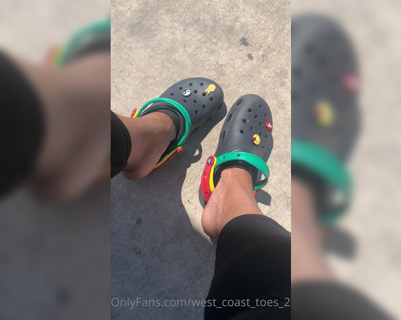 Voluptuous209feet aka voluptuous_209_feet OnlyFans - 07-16-2020 - Lil clip of my footwear and purp toes