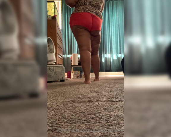 Voluptuous209feet aka voluptuous_209_feet OnlyFans - 05-10-2020 - Voyeur   Ok nevermind me in my room