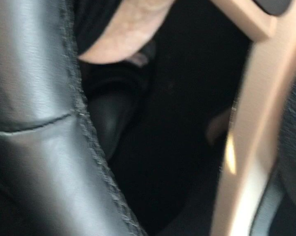 Voluptuous209feet aka voluptuous_209_feet OnlyFans - 04-15-2020 - In my Jeep