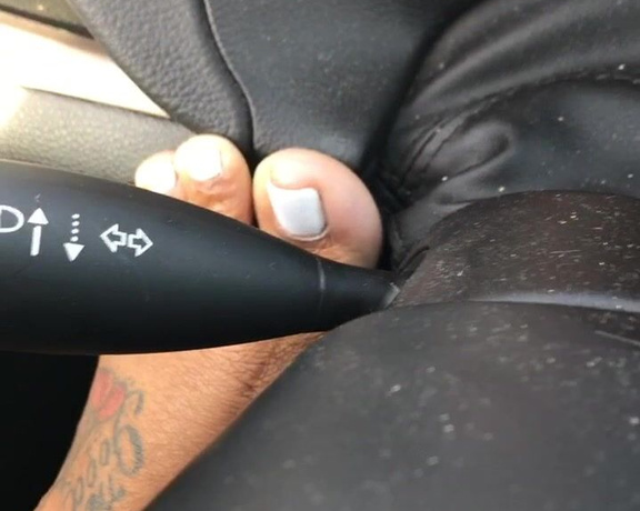 Voluptuous209feet aka voluptuous_209_feet OnlyFans - 04-15-2020 - In my Jeep