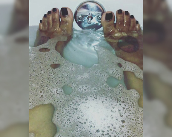 Voluptuous209feet aka voluptuous_209_feet OnlyFans - 10-12-2019 - Bath time