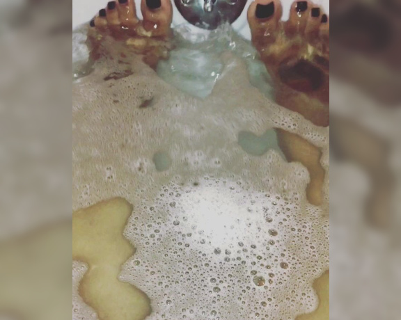 Voluptuous209feet aka voluptuous_209_feet OnlyFans - 10-12-2019 - Bath time