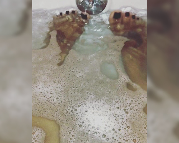 Voluptuous209feet aka voluptuous_209_feet OnlyFans - 10-12-2019 - Bath time