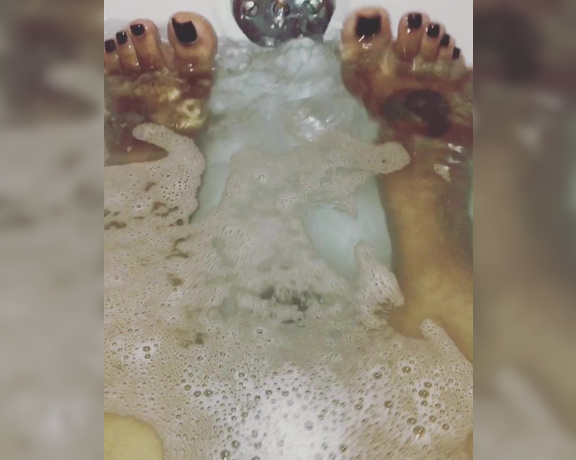 Voluptuous209feet aka voluptuous_209_feet OnlyFans - 10-12-2019 - Bath time