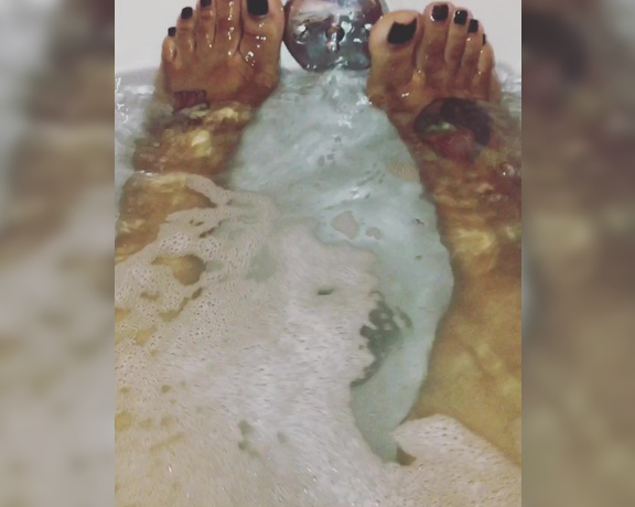 Voluptuous209feet aka voluptuous_209_feet OnlyFans - 10-12-2019 - Bath time