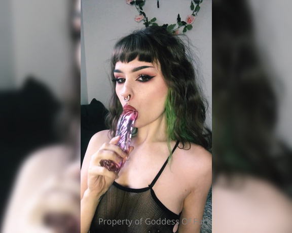 Fawn Fxck aka goddessoffxck OnlyFans - 01-05-2023 - How cute is this glass tentacle dildo though! Let me tease you Do you want