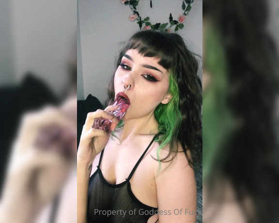 Fawn Fxck aka goddessoffxck OnlyFans - 01-05-2023 - How cute is this glass tentacle dildo though! Let me tease you Do you want