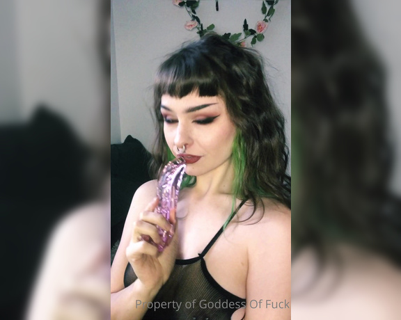 Fawn Fxck aka goddessoffxck OnlyFans - 01-05-2023 - How cute is this glass tentacle dildo though! Let me tease you Do you want