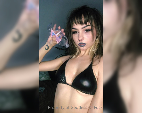 Fawn Fxck aka goddessoffxck OnlyFans - 09-23-2022 - Rubbing oil all over my bouncy boobies