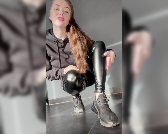 Lady Kira aka kmoneydom OnlyFans - 02-16-2024 - Deine Sneaker Delikatesse