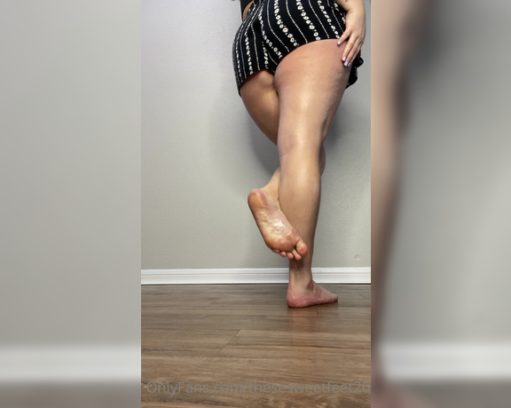 TheseSweetFeet aka thesesweetfeet20 OnlyFans - 01-14-2023 - I love the way my wrinkles pop when covered in oil…don’t you I wanna do