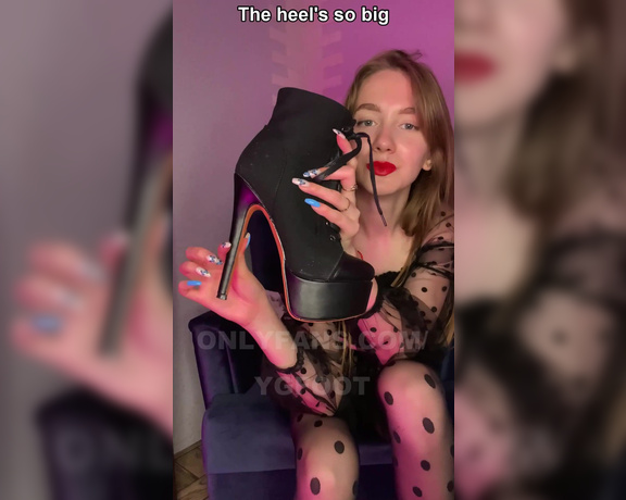 Ygfoot aka ygfoot OnlyFans - 06-22-2024 - Look, the loser has kneeled before me