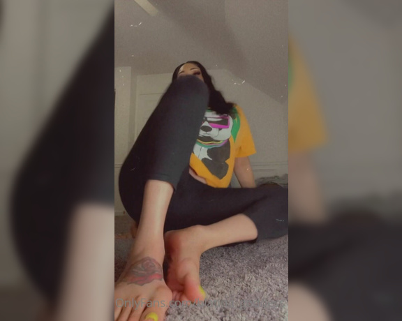 Blatina_Goddess aka blatina_goddess OnlyFans - 04-27-2022 - Yellow toes,yellow Ass