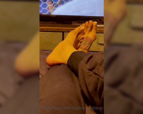 Blatina_Goddess aka blatina_goddess OnlyFans - 10-10-2021 - Watchin old movies lol while you look at my feet