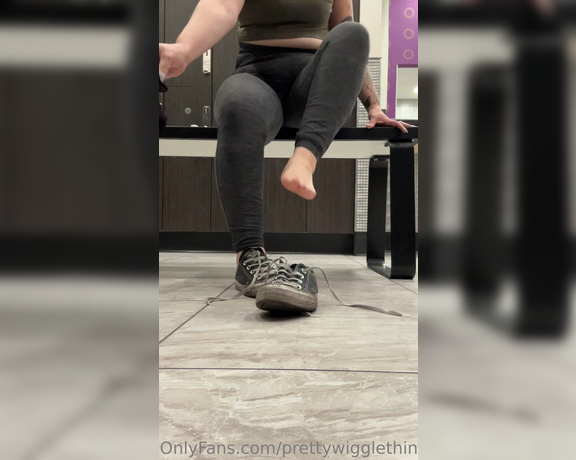 Hard4sky aka hard4sky OnlyFans - 08-19-2023 - After gym sesh ! I wanted to show off my sexy sweaty feet ! You love