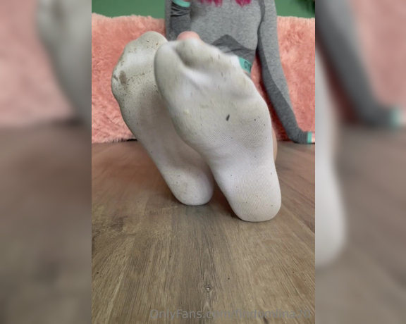 Herrin Lina aka findomlina20 OnlyFans - 05-15-2023 - Na, steht dein Mini schon Nach der abendlichen Joggingrunde duften diese Socken besonders schn Ich seh