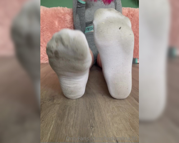 Herrin Lina aka findomlina20 OnlyFans - 05-15-2023 - Na, steht dein Mini schon Nach der abendlichen Joggingrunde duften diese Socken besonders schn Ich seh