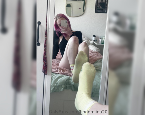 Herrin Lina aka findomlina20 OnlyFans - 05-20-2023 - Na Loser, steht dein Mini schon, hm Deine Gttin macht es sich in ihrem Bett gemtlich,