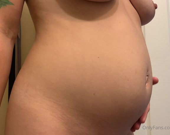 Sunny Zass aka milfparadise OnlyFans - 07-02-2021 - Admiring my pregnant belly