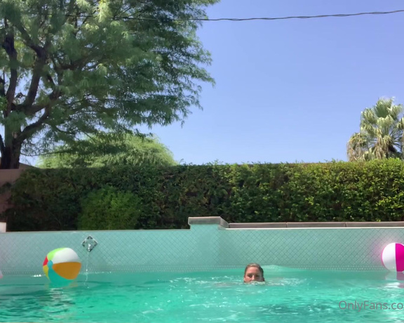 Sunny Zass aka milfparadise OnlyFans - 09-01-2020 - Topless swimming