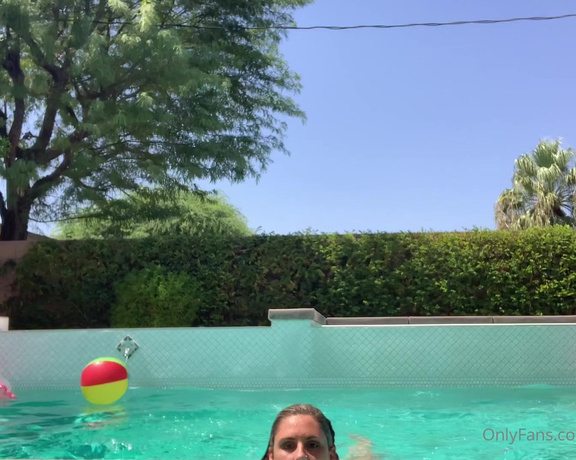 Sunny Zass aka milfparadise OnlyFans - 09-01-2020 - Topless swimming