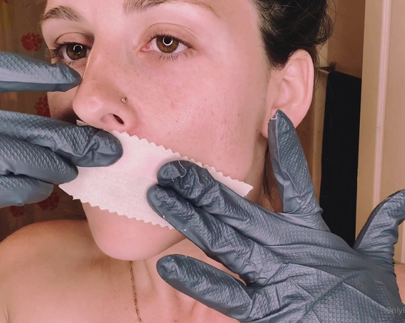 Sunny Zass aka milfparadise OnlyFans - 04-13-2020 - Waxing my own lip !!! Quarentine Solutions Excuse my nails, they were stained from easter egg