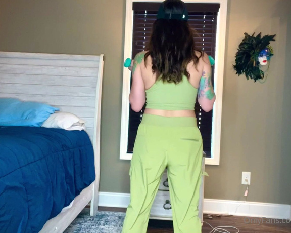 Sunny Zass aka milfparadise OnlyFans - 03-14-2023 - Working this ass out