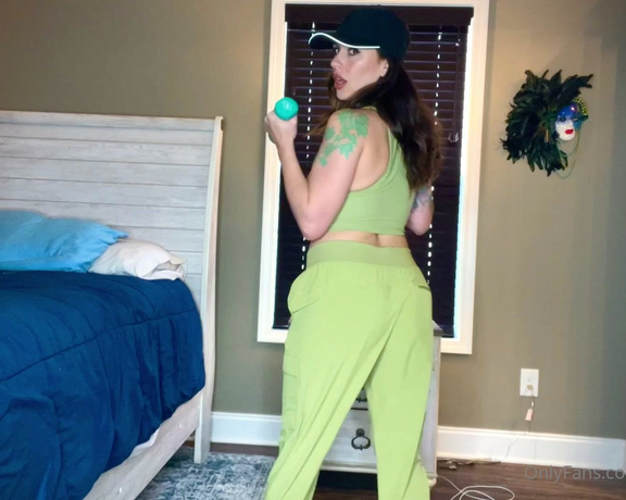 Sunny Zass aka milfparadise OnlyFans - 03-14-2023 - Working this ass out