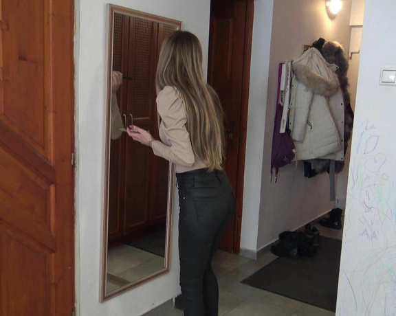 Custom Videos Studio - Tatjana - Sprained At Home