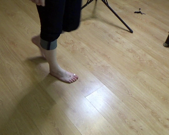 Foot Torment Girls in Poland - I Nailed 33 Thumbtacks To Her Bare Feet - Lilith (C4S Version)