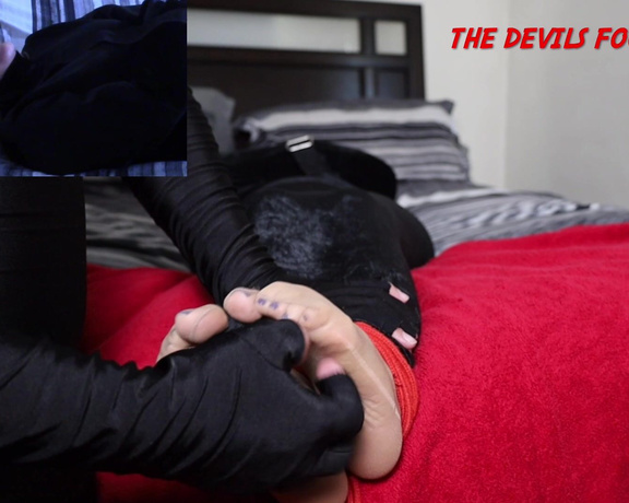 The Devils Footstool - Mummy Wrap Ticklejob: Angelica