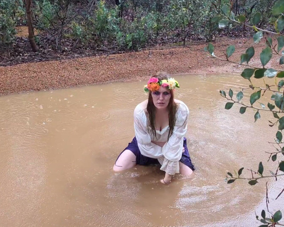 Alicejp aka alicejp90 OnlyFans - This forest fairy loves to bathe in muddy puddles 485543