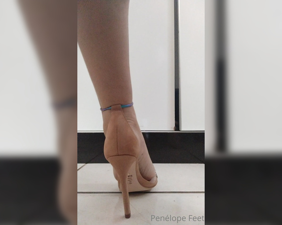 Goddess Penelope aka penelopefeet_ OnlyFans - 10-30-2020 - Video 221717