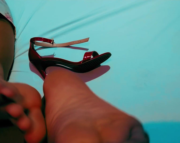 Goddess Penelope aka penelopefeet_ OnlyFans - 02-09-2021 - What yall think about this video Let me know what type of videos yall wanna see