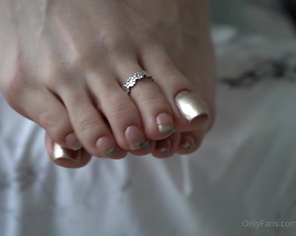 Toetally Devine aka Toetallydevine OnlyFans - Quick JOI Tags French pedi, gold pedi, JOI