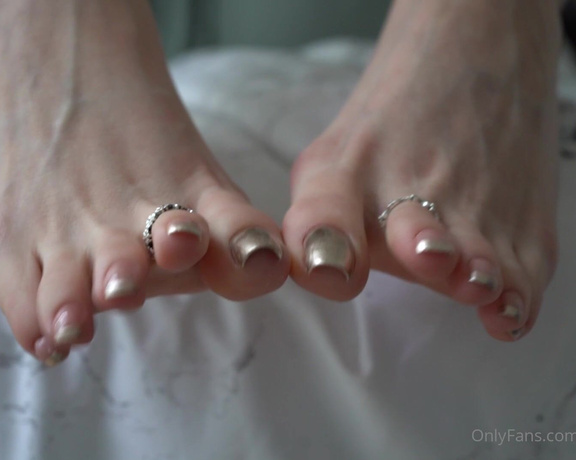 Toetally Devine aka Toetallydevine OnlyFans - Quick JOI Tags French pedi, gold pedi, JOI