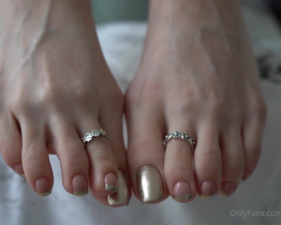 Toetally Devine aka Toetallydevine OnlyFans - Quick JOI Tags French pedi, gold pedi, JOI