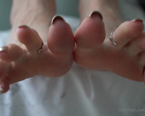 Toetally Devine aka Toetallydevine OnlyFans - Quick JOI Tags French pedi, gold pedi, JOI