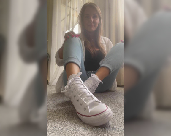 The Queen of Sole aka Missesdiscreets OnlyFans - FREE full length video for My OnlyFans Watch and Worship My new converse”