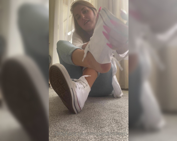 The Queen of Sole aka Missesdiscreets OnlyFans - FREE full length video for My OnlyFans Watch and Worship My new converse”