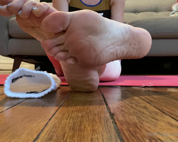 Fendi Feet aka Goddessfendi OnlyFans - I always think of you guys after my workouuuuutttssss 2