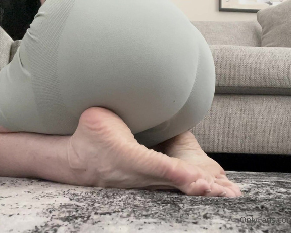 Fendi Feet aka Goddessfendi OnlyFans - I need someone to lick my sweaty gym feet Make sure to get every wrinkle and in between my sweaty