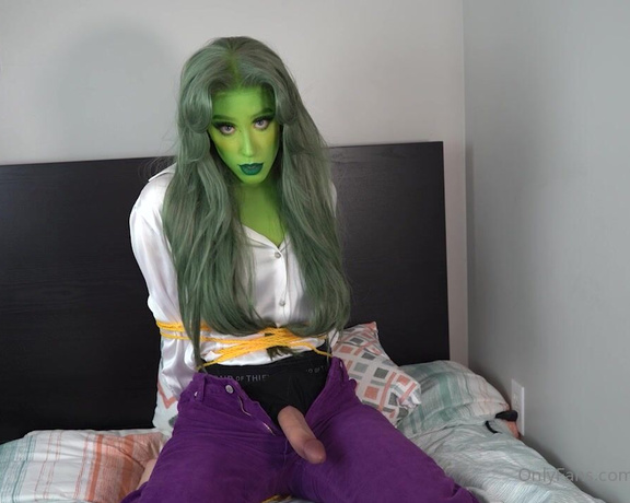 Toetally Devine aka Toetallydevine OnlyFans - Many of you wanted to see this She Hulk switch video so here it is! Jens boyfriend has no idea that